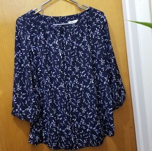 2/$20 Reitman's navy blue floral top EUC
